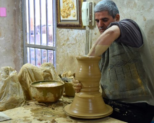 Iran-Meybod-pottery-shop
