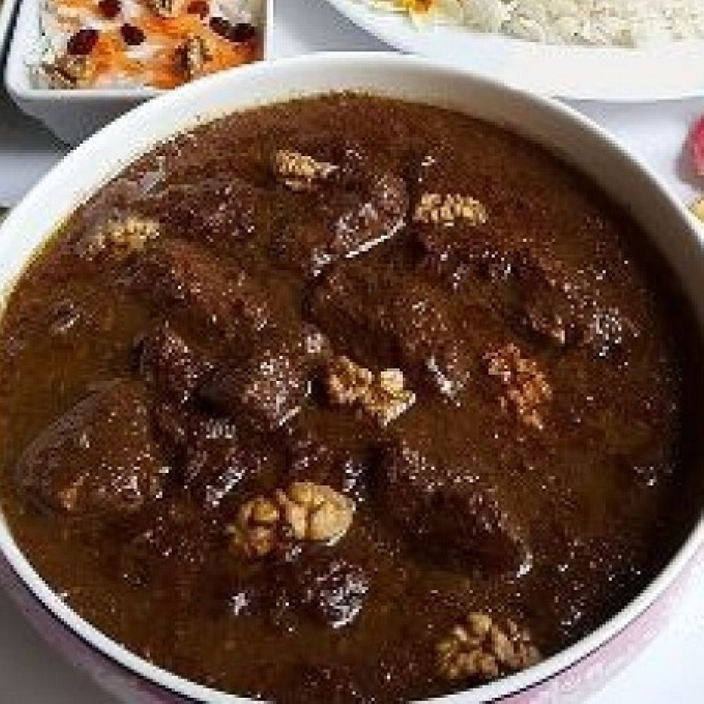 Persian stew with pomegranate sauce and walnut and chicken